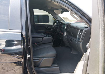 2021 Chevrolet Silverado 1500 4wd  Short Bed Lt, daño Left & Right Side, Iaai lote 45767938, foto 5 de 6
