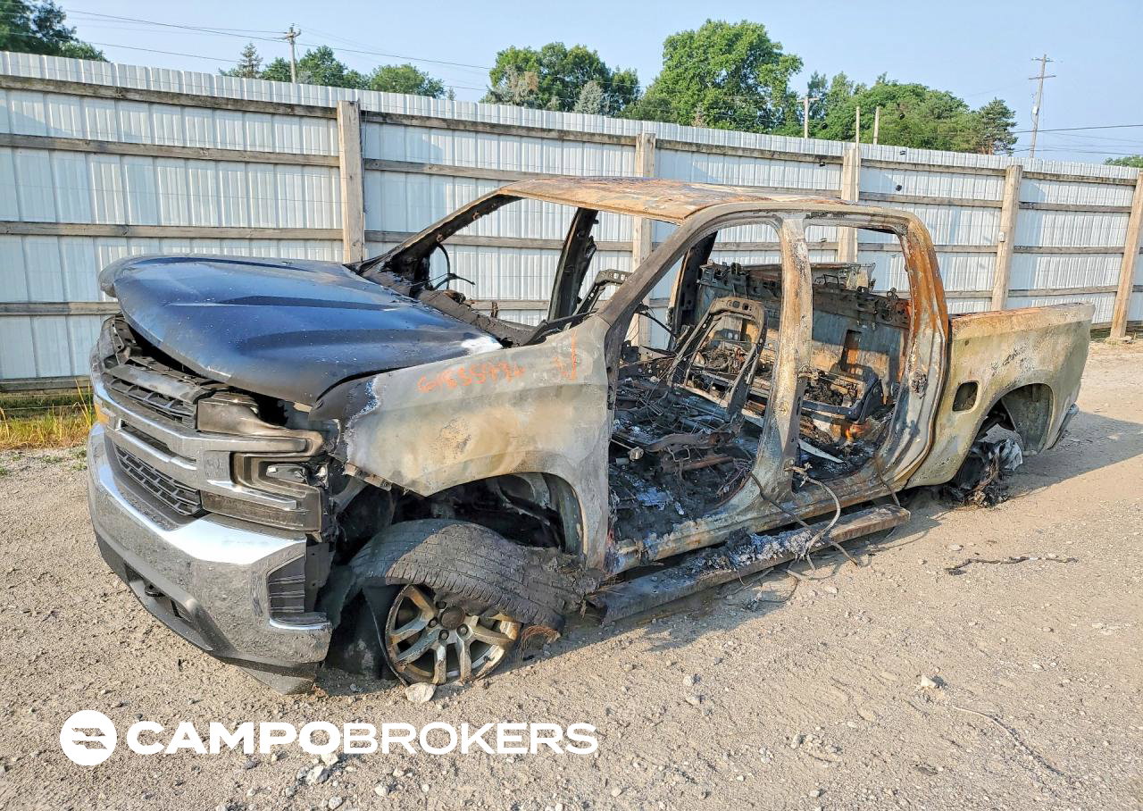 2021 Chevrolet Silverado K1500 Lt, daño Incendio, Copart lote 61835996