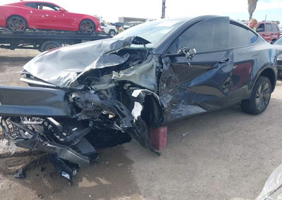 2026 Tesla Model Y Premium Rear-wheel Drive/standard Rear-wheel Drive, daño Frontal, Iaai lote 44791389, foto 2 de 6