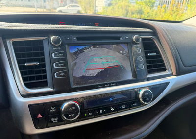 2019 Toyota Highlander Le Plus, daño Abolladuras/rayones menores, Copart lote 68977296, foto 5 de 6