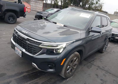 2024 Kia Seltos S, daño Lateral derecho, Iaai lote 44737908, foto 2 de 17