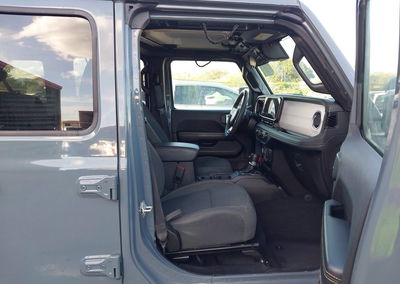 2024 Jeep Wrangler 4xe Sahara 4xe, uszkodzenie: Tył, Iaai lot 44685289, zdjęcie 5 z 17