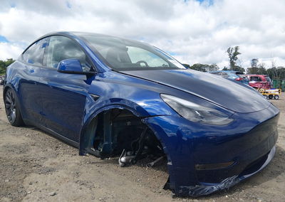 2024 Tesla Model Y Performance Dual Motor All-wheel Drive, daño Frontal derecho, Iaai lote 45964300, foto 6 de 18
