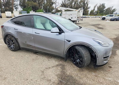 2024 Tesla Model Y, uszkodzenie: Bok, Copart lot 58137386, zdjęcie 4 z 14