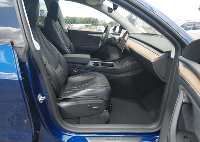 2024 Tesla Model Y Performance Dual Motor All-wheel Drive, daño Frontal derecho, Iaai lote 45964300, foto 5 de 18