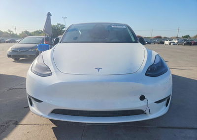 2024 Tesla Model Y, daño Lateral, Copart lote 65233256, foto 5 de 12
