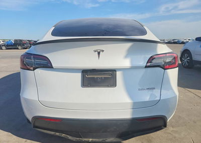 2024 Tesla Model Y, daño Lateral, Copart lote 65233256, foto 6 de 12