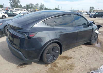 2026 Tesla Model Y Premium Rear-wheel Drive/standard Rear-wheel Drive, daño Frontal, Iaai lote 44791389, foto 4 de 6