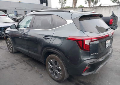 2024 Kia Seltos S, daño Lateral derecho, Iaai lote 44737908, foto 3 de 17