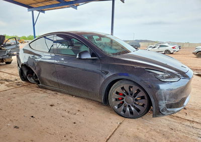 2024 Tesla Model Y, daño Trasero, Copart lote 65342366, foto 4 de 15