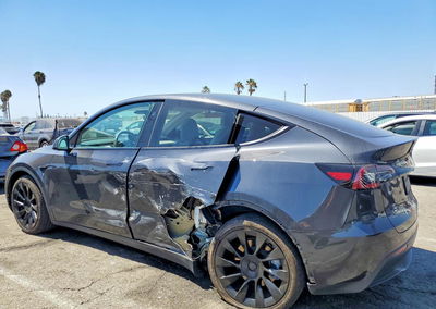 2024 Tesla Model Y, daño Lateral, Copart lote 63420026, foto 2 de 14
