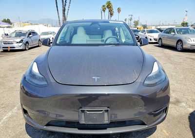 2024 Tesla Model Y, daño Lateral, Copart lote 63420026, foto 5 de 14