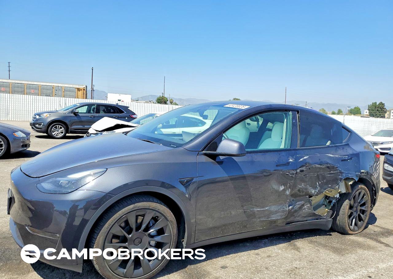 2024 Tesla Model Y, daño Lateral, Copart lote 63420026