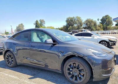 2024 Tesla Model Y, daño Lateral, Copart lote 63420026, foto 4 de 14