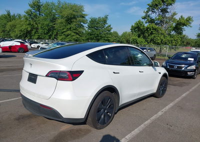 2025 Tesla Model Y Long Range Dual Motor Rear-wheel Drive, daño Lateral izquierdo, Iaai lote 45591865, foto 4 de 15