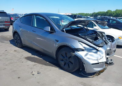 2025 Tesla Model Y Long Range Dual Motor All-wheel Drive, Front End damage, Iaai lot 45280708