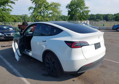 2025 Tesla Model Y Long Range Dual Motor Rear-wheel Drive, daño Lateral izquierdo, Iaai lote 45591865, foto 3 de 15