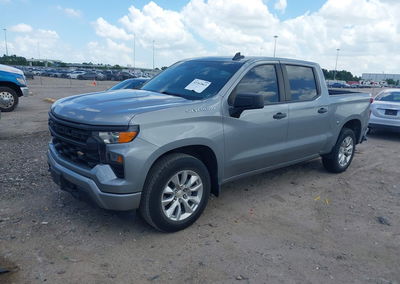 2024 Chevrolet Silverado 1500 2wd  Short Bed Custom, daño Lateral derecho, Iaai lote 45342863, foto 2 de 6