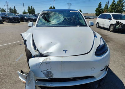 2025 Tesla Model Y, пошкодження: Передня частина, Copart лот 68408086, фото 5 з 15