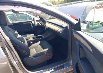 2025 Tesla Model Y Long Range Dual Motor All-wheel Drive, Front End damage, Iaai lot 45280708, photo 5 of 15