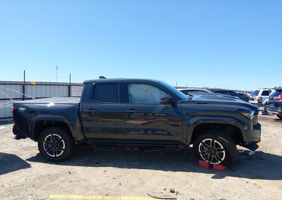 2026 Toyota Tacoma Hybrid Trd Sport, daño Frontal, Iaai lote 45085552, foto 13 de 16