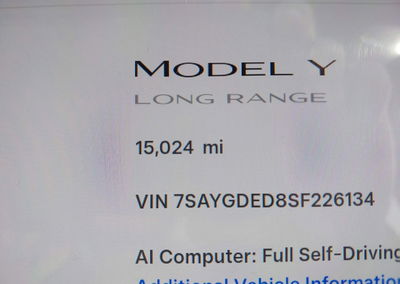 2025 Tesla Model Y Long Range Dual Motor Rear-wheel Drive, daño Lateral izquierdo, Iaai lote 45591865, foto 14 de 15