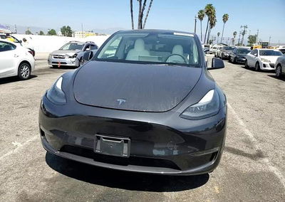 2024 Tesla Model Y, daño Lateral, Copart lote 63420026, foto 13 de 14