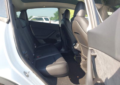 2025 Tesla Model Y Long Range Dual Motor Rear-wheel Drive, daño Lateral izquierdo, Iaai lote 45591865, foto 8 de 15