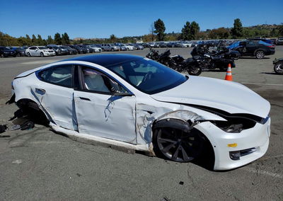 2020 Tesla Model S, daño Trasero, Copart lote 62273266, foto 4 de 12
