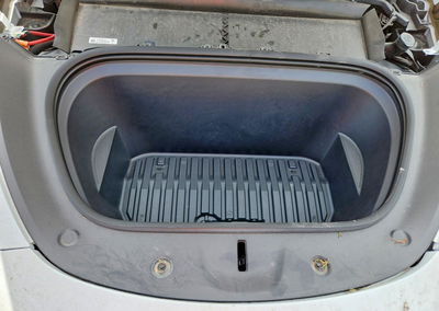 2024 Tesla Model Y, daño Frontal, Copart lote 55862656, foto 11 de 13