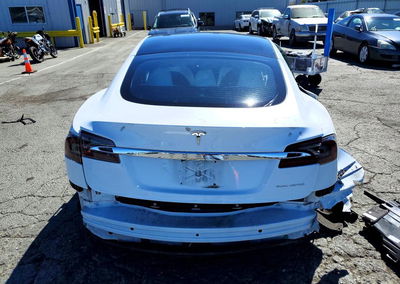 2020 Tesla Model S, daño Trasero, Copart lote 62273266, foto 6 de 12