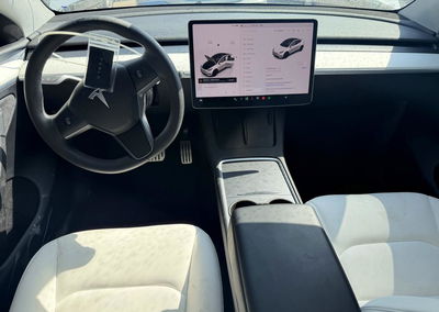 2024 Tesla Model Y, daño Lateral, Copart lote 65233256, foto 8 de 12