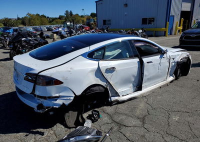 2020 Tesla Model S, daño Trasero, Copart lote 62273266, foto 3 de 12
