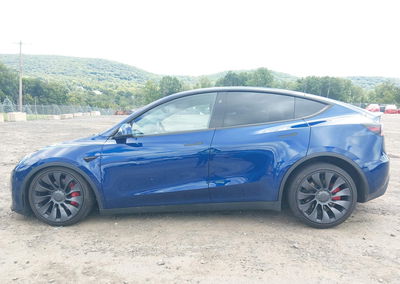 2024 Tesla Model Y Performance Dual Motor All-wheel Drive, daño Frontal derecho, Iaai lote 45964300, foto 14 de 18