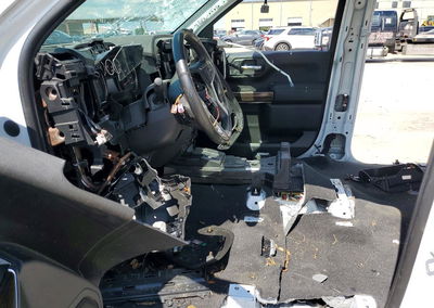 2021 Chevrolet Silverado K1500 Lt Trail Boss, daño Desvalijado, Copart lote 61012496, foto 7 de 12