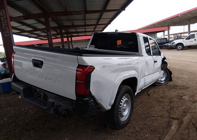 2024 Toyota Tacoma Sr, daño Generalizado, Iaai lote 45800781, foto 4 de 15