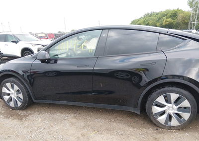 2020 Tesla Model Y Long Range Dual Motor All-wheel Drive, daño Lateral derecho, Iaai lote 45550484, foto 14 de 19