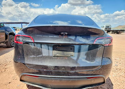 2024 Tesla Model Y, daño Frontal, Copart lote 64931326, foto 6 de 14