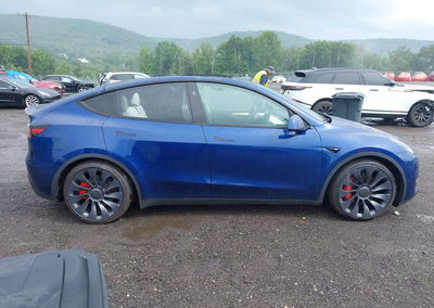 2024 Tesla Model Y Performance Dual Motor All-wheel Drive, Roof damage, Iaai lot 45680631, photo 13 of 18