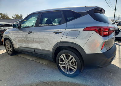 2021 Kia Seltos Lx, uszkodzenie: Bok, Copart lot 70045156, zdjęcie 2 z 13