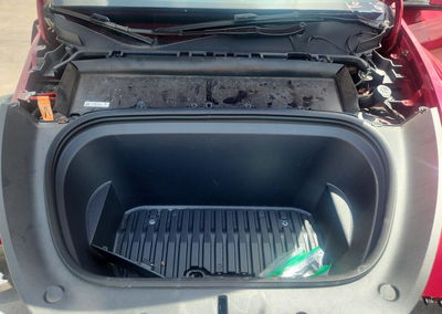 2025 Tesla Model Y, daño Frontal, Copart lote 60500486, foto 11 de 15