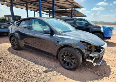 2024 Tesla Model Y, daño Frontal, Copart lote 64931326, foto 4 de 14