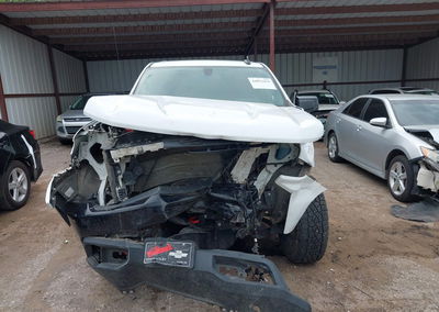 2021 Chevrolet Silverado 1500 4wd  Short Bed Lt Trail Boss, daño Frontal, Iaai lote 44852454, foto 13 de 17