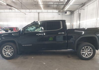 2021 Gmc Sierra 1500 4wd  Short Box Slt, uszkodzenie: Prawy przód, Iaai lot 45602518, zdjęcie 15 z 17