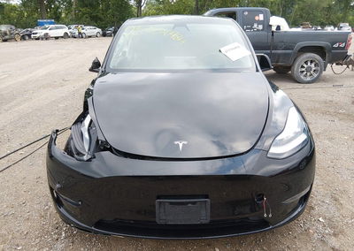 2020 Tesla Model Y Long Range Dual Motor All-wheel Drive, daño Lateral derecho, Iaai lote 45550484, foto 12 de 19