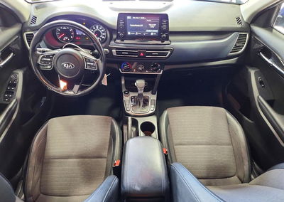 2021 Kia Seltos S, daño Frontal, Copart lote 63037636, foto 8 de 14