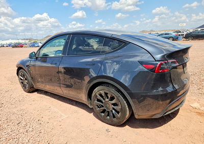 2024 Tesla Model Y, daño Frontal, Copart lote 64931326, foto 2 de 14