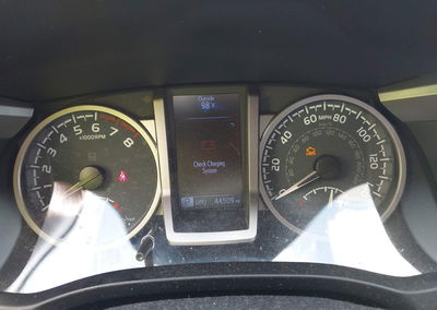2020 Toyota Tacoma Sr5 V6, daño Frontal, Iaai lote 45370138, foto 7 de 17