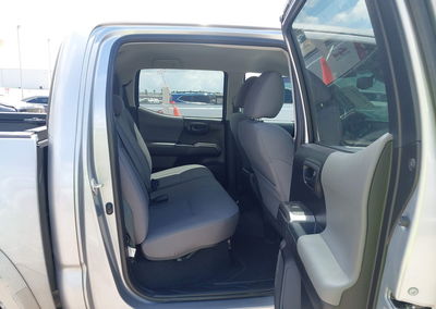 2020 Toyota Tacoma Sr5 V6, daño Frontal, Iaai lote 45370138, foto 8 de 17