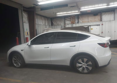 2021 Tesla Model Y Standard Range Rear-wheel Drive, daño Suspensión, Iaai lote 45604264, foto 12 de 14